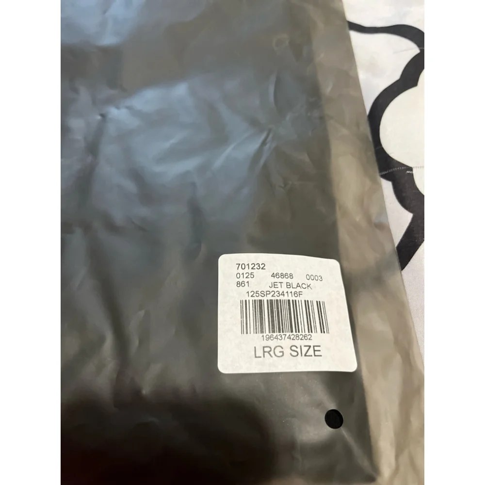 NWT Men's Fear of God Essentials T-Shirt Medium or Large Black V-Neck - Picture 8 of 8